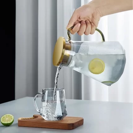 CARAFE EN VERRE TRANSPARENT 1.5L COUVERCLE DOREE
