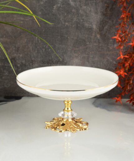 COUPE A FRUIT EN PORCELAINE BLANCHE  PIED METAL DORE