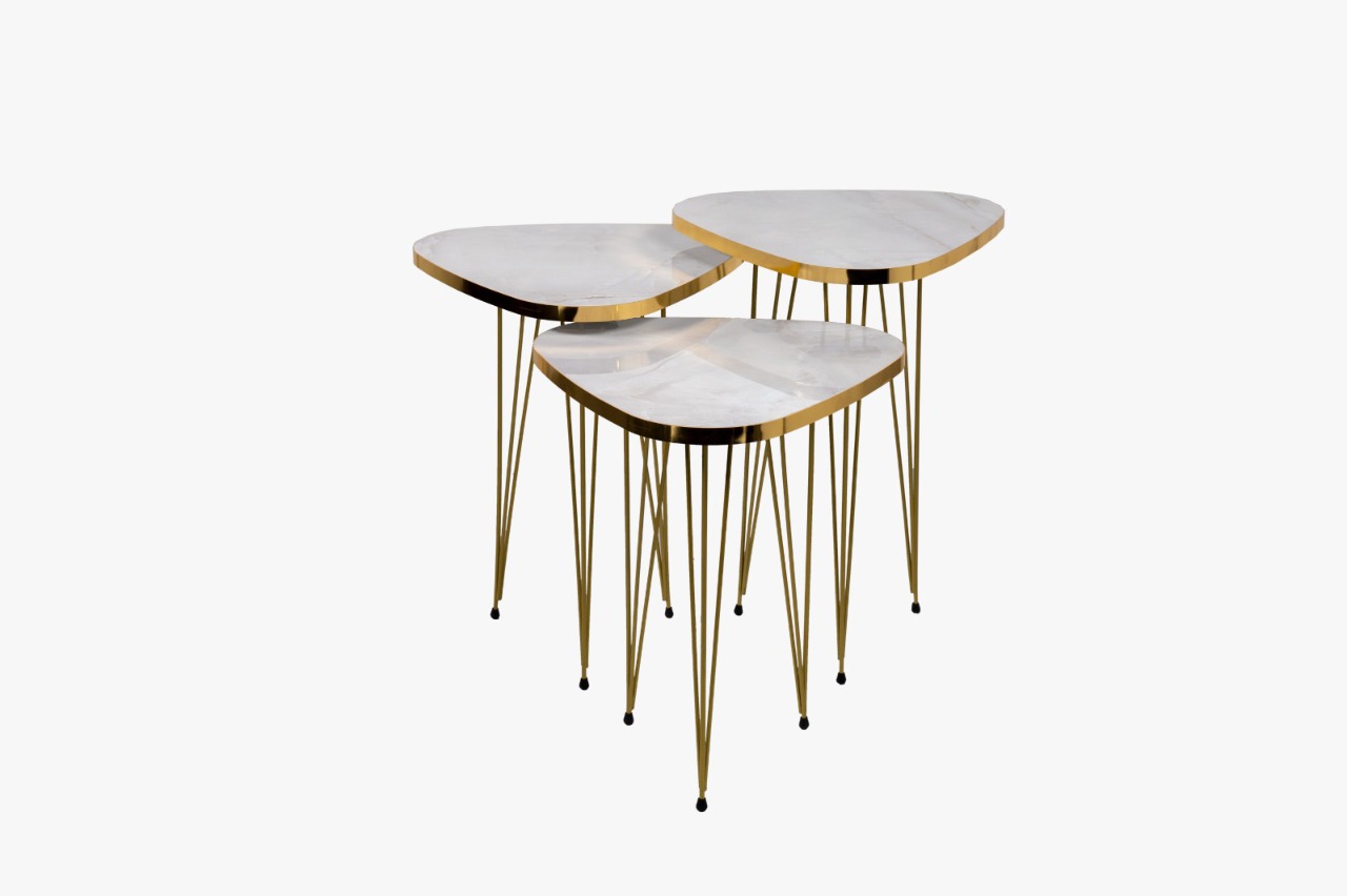 TABLE GIGOGNE TRIANGLE MARBRE HG BLANC PIED DORE 54X39X39 CM TABLE GIGOGNE TRIANGLE MARBRE HG BLANC PIED DORE 54X39X39 CM